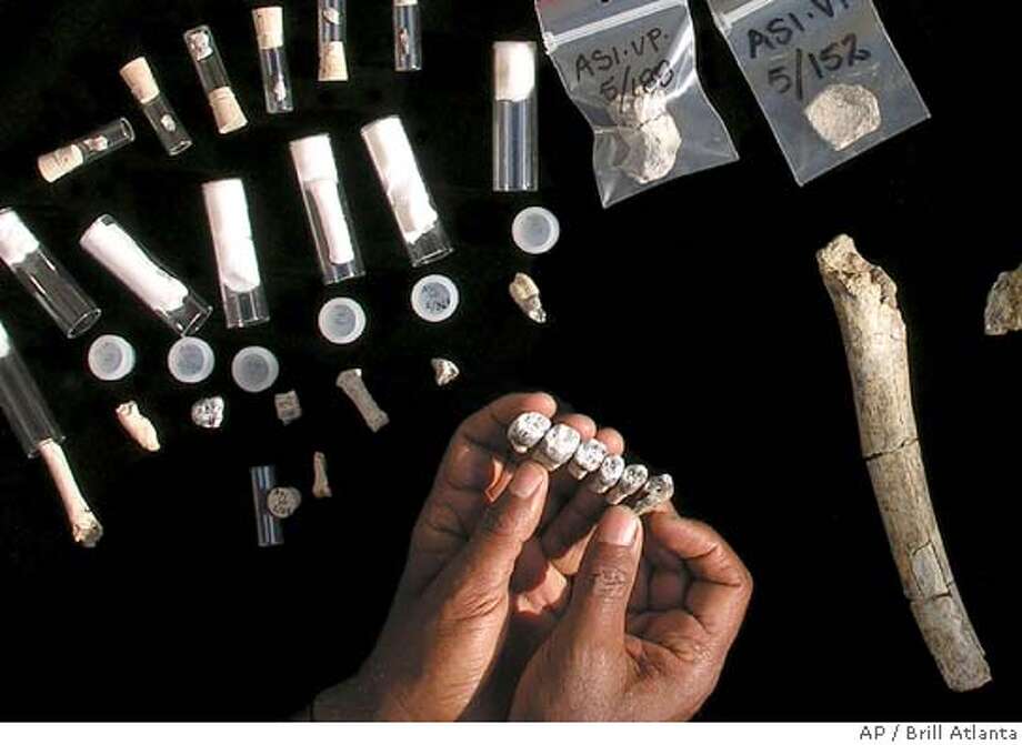 EARLIER ANCESTORS / Ethiopian fossils link humans to 4.4 millionyear