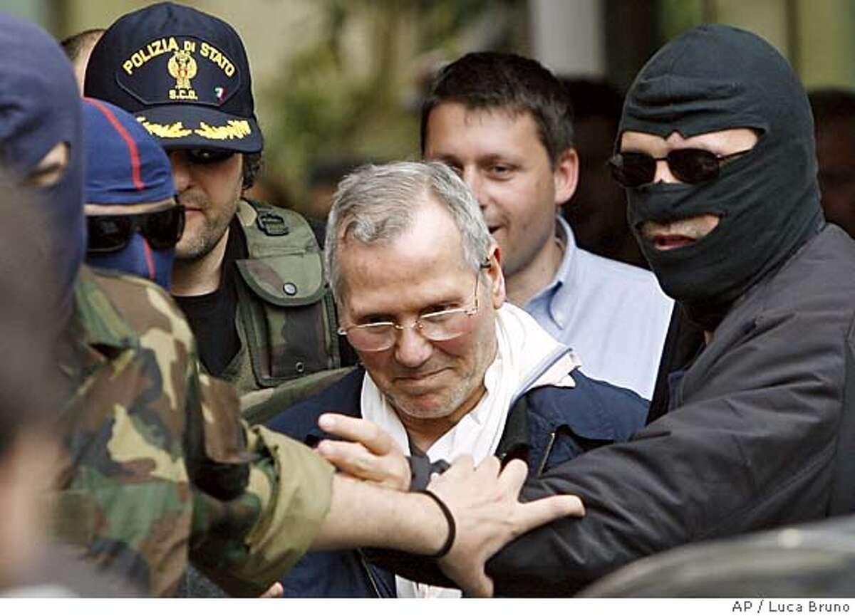 Reputed Mafia godfather gives up quietly