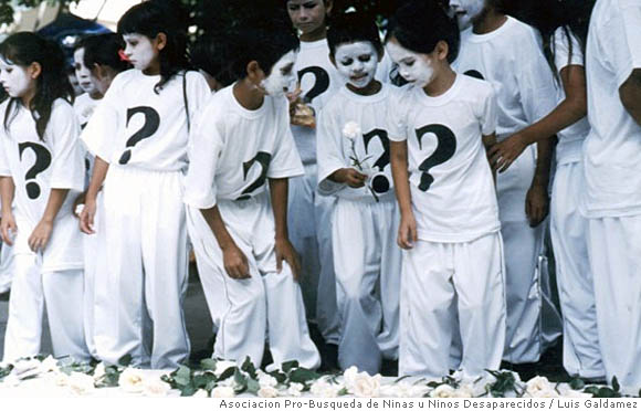 Searching for lost children / Hundreds are still missing in El Salvador