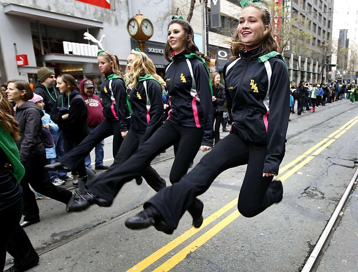 Rain takes break for S.F. St. Patrick's Day parade