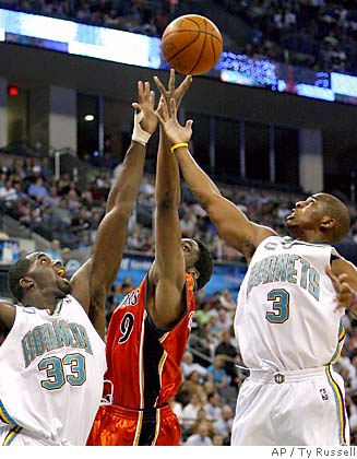 New Orleans/Oklahoma City Hornets guard Speedy Claxton (5) tries