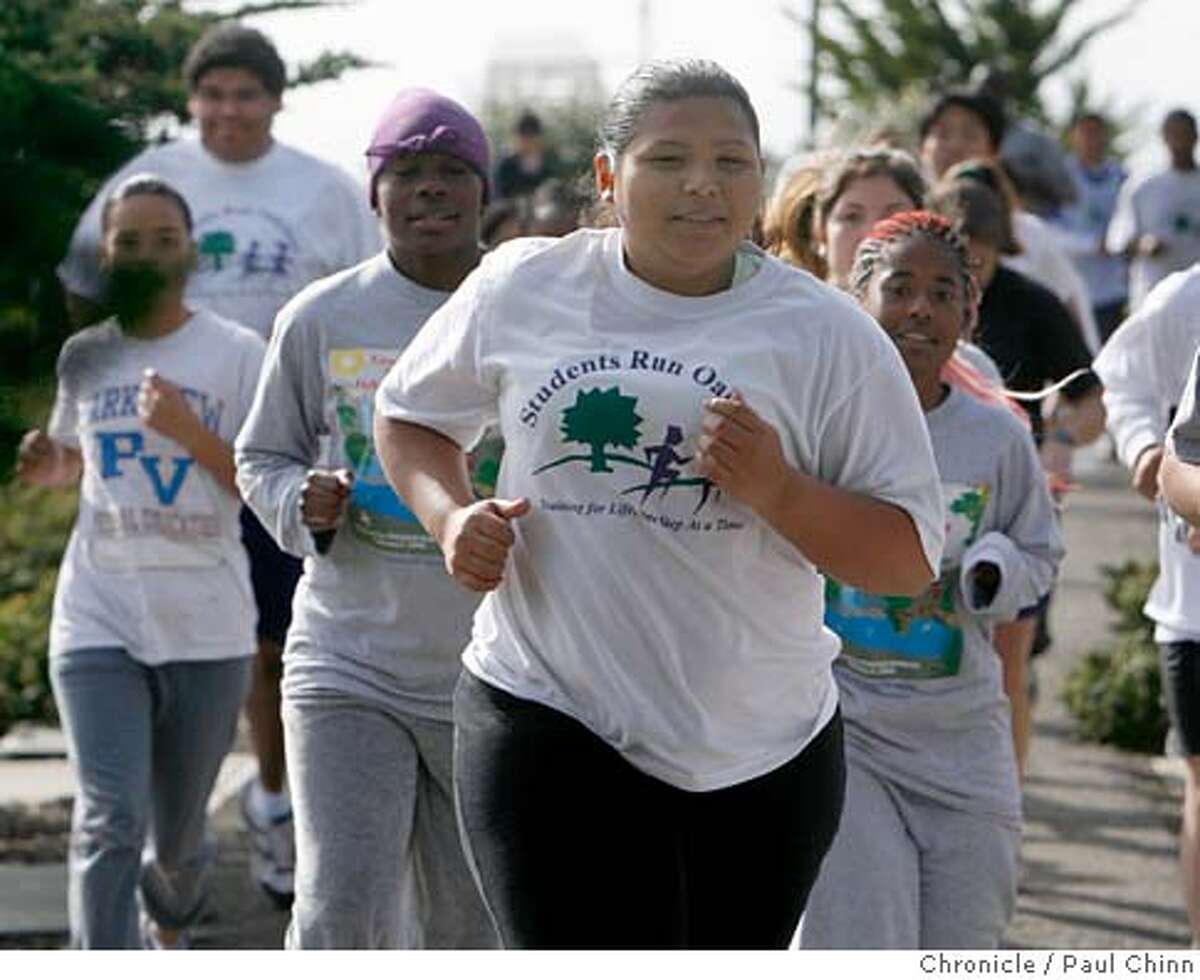 OAKLAND / At-risk students running for their lives / Training ...
