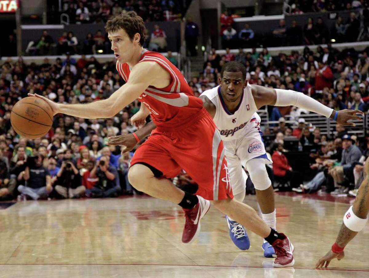 Houston Rockets' Goran Dragic, left, of Slovenia, drives past Los Angeles Clippers' Chris Paul during the second half of their NBA basketball game in Los Angeles, Saturday, March 17, 2012. The Clippers won 95-91. (AP Photo/Jae C. Hong)