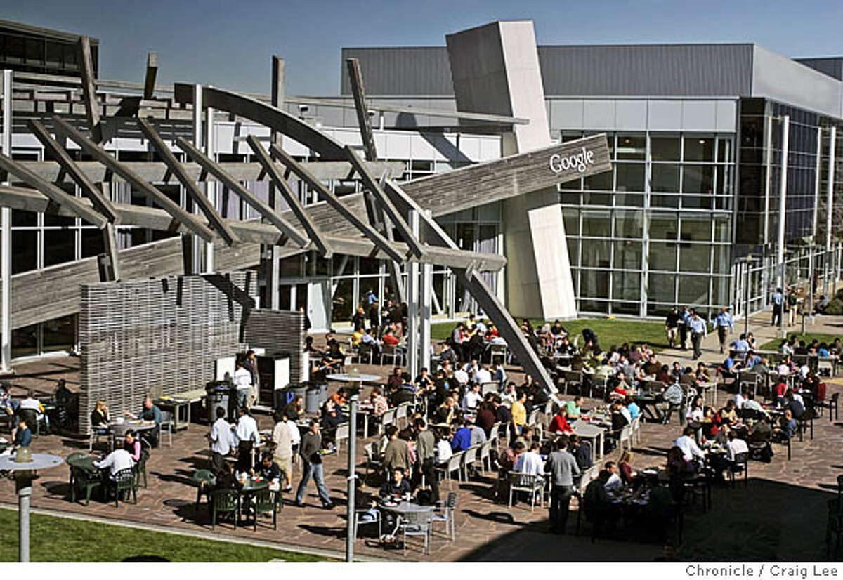 GOOGLE01_384_cl.JPG The Google food culture, the dining rooms and chefs at Google. Photo of people eating lunch outside at Google, just outside of the No-Name Cafe. Craig Lee / The Chronicle MANDATORY CREDIT FOR PHOTOG AND SF CHRONICLE/ -MAGS OUT