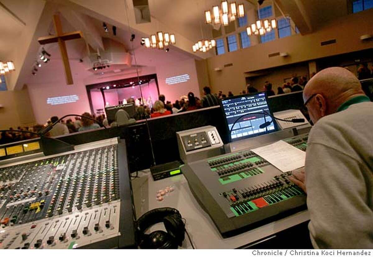 CHRISTINA KOCI HERNANDEZ/CHRONICLE Music soundboard at the church. Stewart Heller -- the executive director of the GTU course -- is going to a Danville church, East Bay Fellowship, which uses media well. Would like to focus on Stew, as well as on Chuck Harris, who is the Media Minister of the Danville church. (NOTE: Chuck Harris is out of town and won't be there, so just concentrate on Stewart Heller, who will be attending not taking part in, and the service itself with an emphasis on the technology usage...ry)