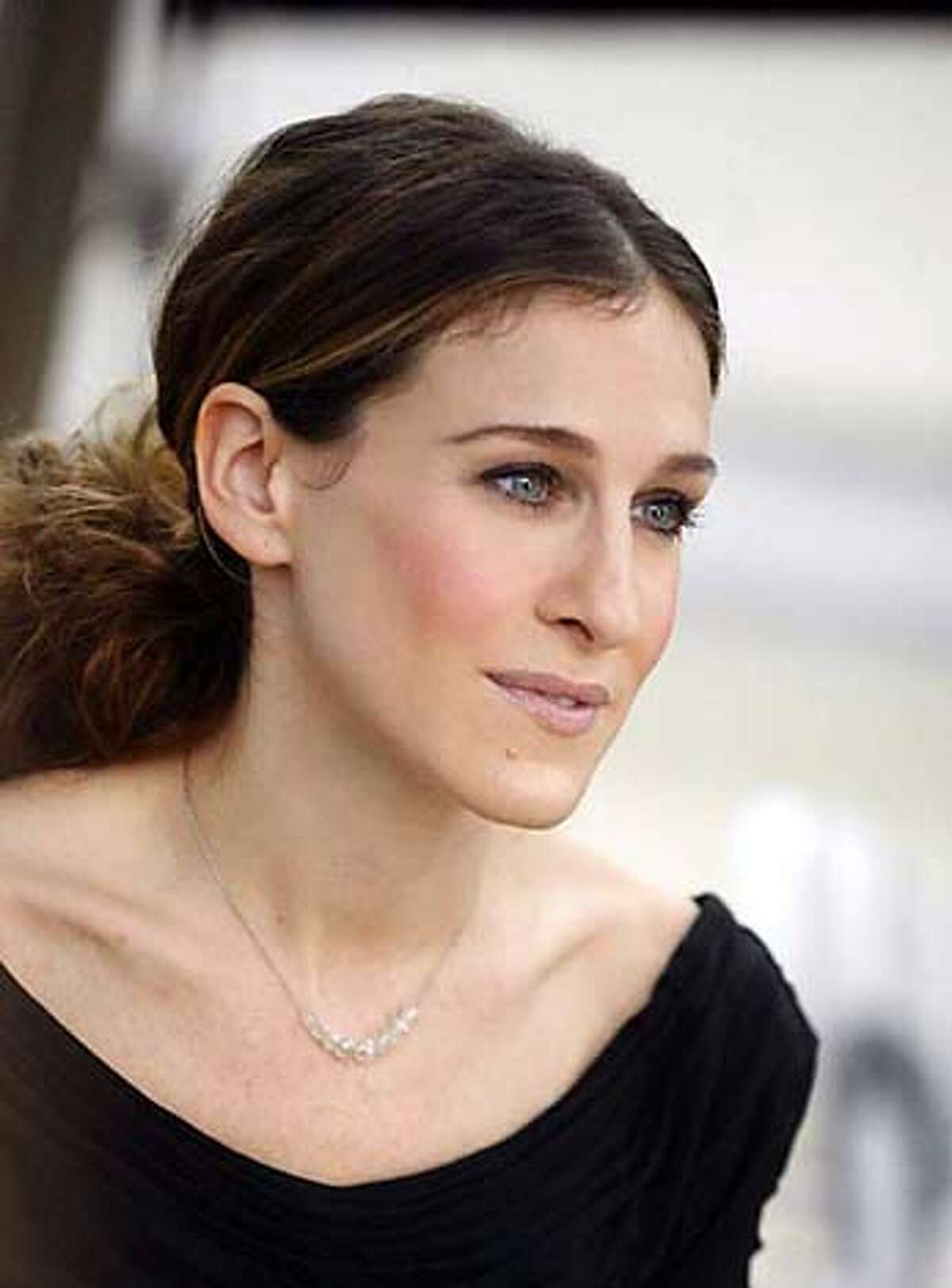 Sarah Jessica Parker, in the role of Carrie Bradshaw in the finale of HBO Television's "Sex in the City," wears a necklace in a scene for the series shot in Paris, in this recent but undated publicity photo. When Bradshaw broke her Russian lover's heart and the necklace he'd given her in the finale, the jewelry had a stunt double. The real necklace, consisting of nine diamond beads on a platinum chain and valued at $55,000, remains intact, said New York jeweler Fred Leighton.(AP Photo/HBO Sarah Jessica Parker: Budding role model. The Council of Fashion Designers of America nominated Ralph Rucci, left, and Sean Combs for best women's and men's designers. Sarah Jessica Parker, right, will receive the fashion icon award. ALSO RAN 4/4/04