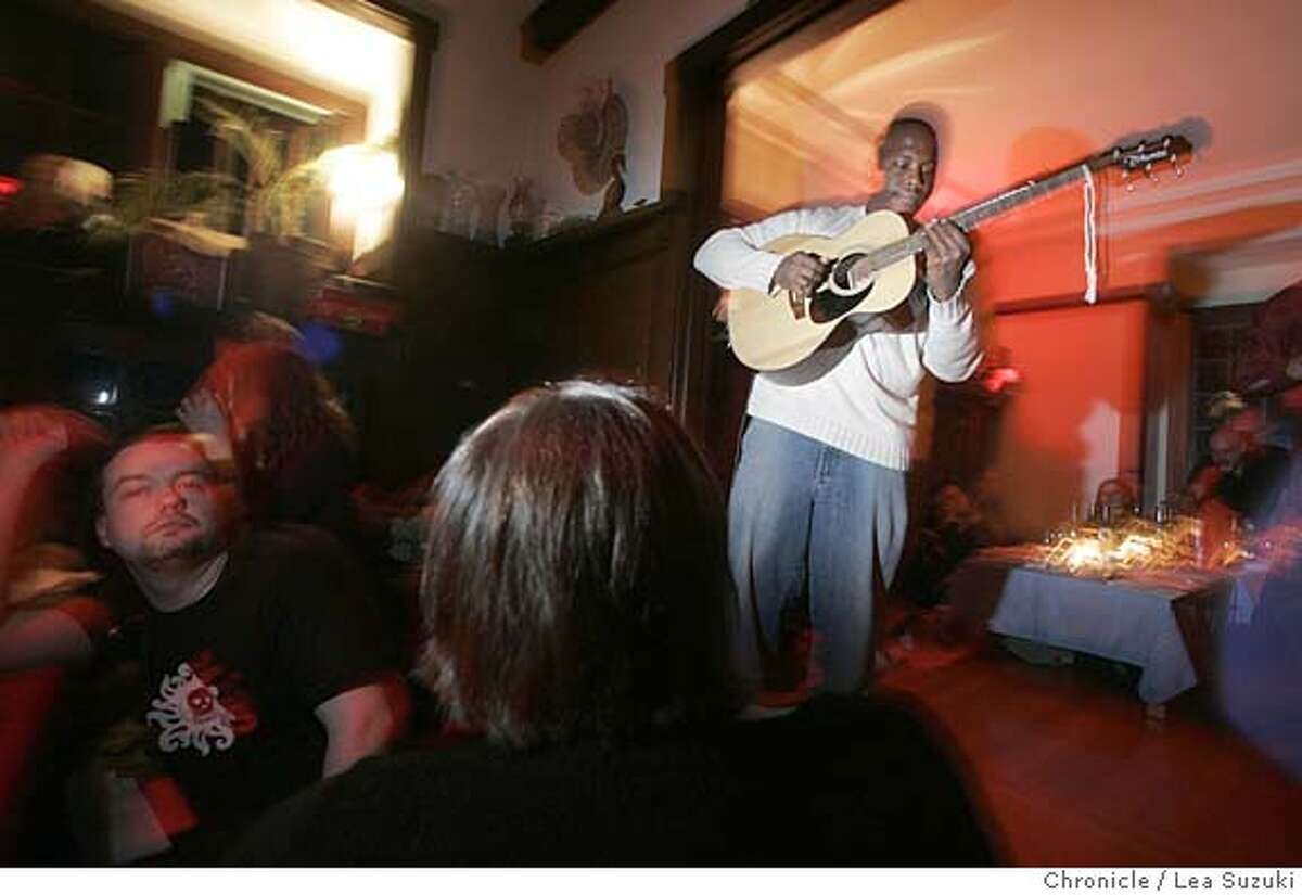 Quinn Deveaux performs between serving of the Salad and Entree. :� This is the third assignment for a trend story on underground (i.e. illegal) restaurantsd being run out of people's homes. Lea Suzuki has previously shot this, is working Monday night and would like to shoot the assignment. (Paul Chinn has also shot it, but looks like he is off next week.) The story looks at the growing trend, both locally and internationally, oif chefs and others running secret restaurants in homes and other locations. Getting in is all anbout who you know (and who they know.) Some aim for gourmet food, others for atmosphere. Monday night, we hang out with Gourmet Ghetto operator Jeremy Townsend at his home in Rockridge. He's been hosting $25 BYOB dinners on Monday nights for over a year. It started with friends and family but now has a following of many people he's never met before. They feed abeout 25-30 people. Photo taken on 11/21/05 in Oakland, CA. Photo by Lea Suzuki/ The San Francisco Chronicle