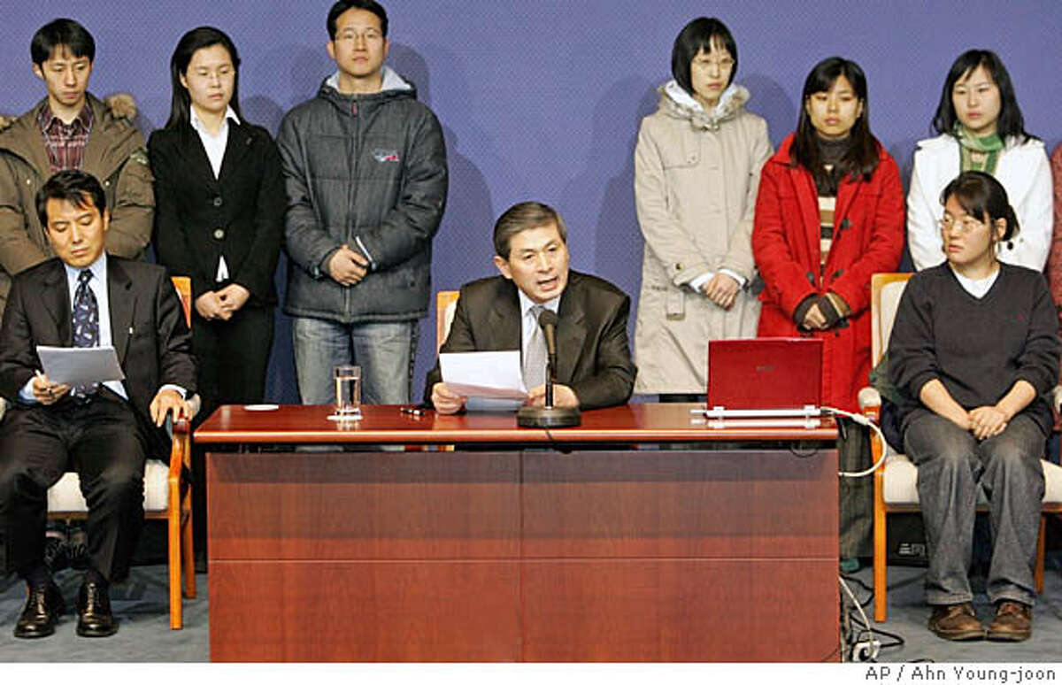 South Korean scientist Hwang Woo-suk, center, talks to reporters during the press conference with his researchers at National Press Center in Seoul, Thursday, Jan. 12, 2006. Disgraced scientist Hwang asked forgiveness Thursday from fellow South Koreans for his fraudulent publications on human stem cell research, but blamed the scandal on junior researchers who he said deceived him. (AP Photo/Ahn Young-joon)