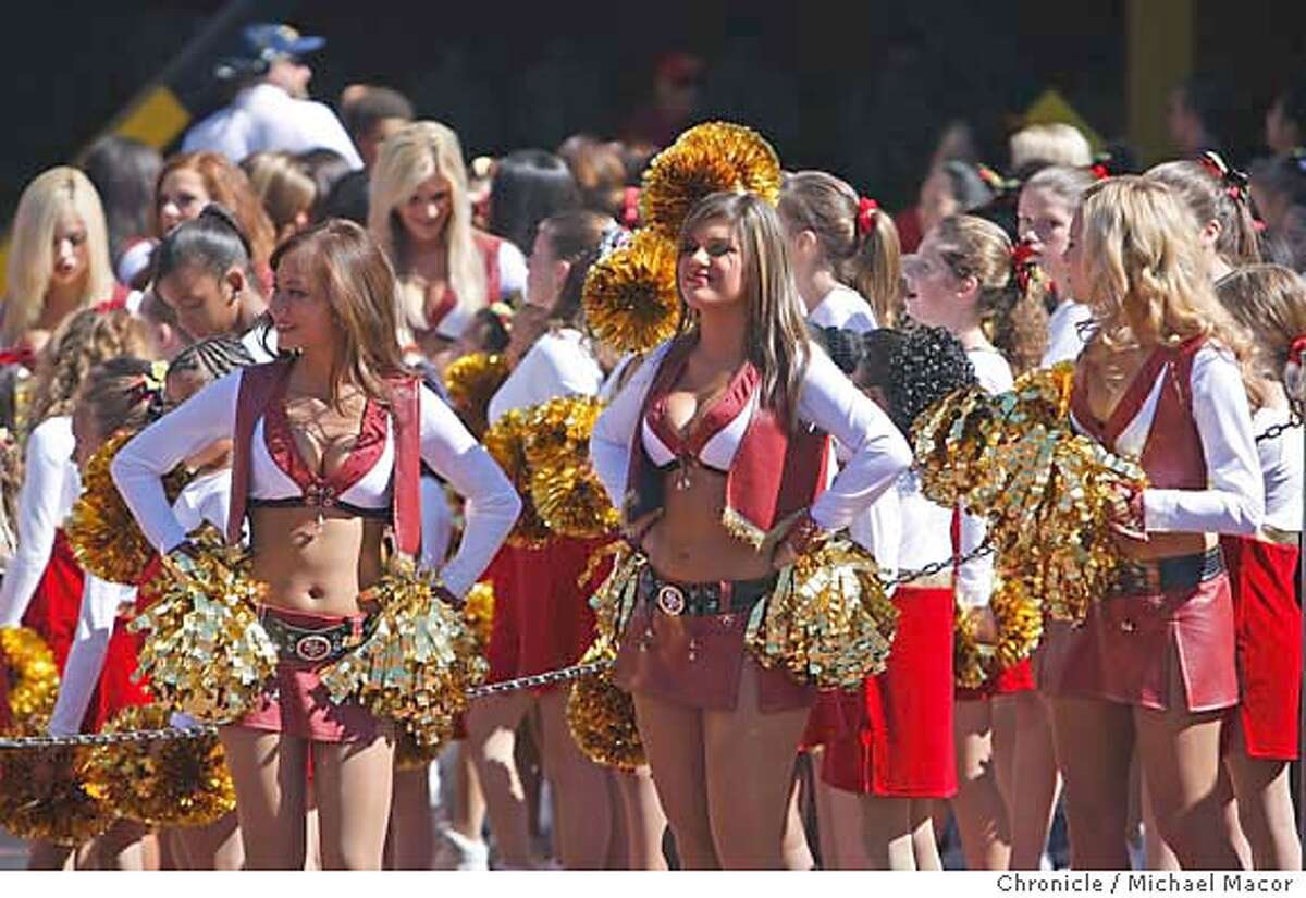 49ers Cheerleaders: The Gold Rush