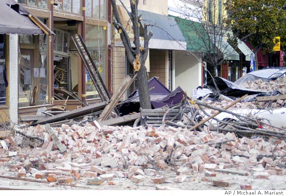 6.5 quake razes landmark, kills two in Paso Robles / 'VERY VIOLENT':  Temblor felt S.F. to L.A.