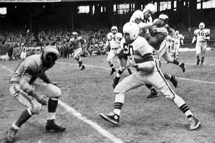 Otto Graham dies at 82