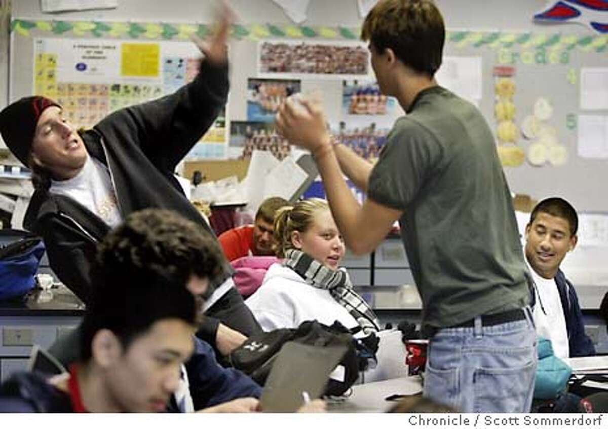Justine Steele (center) watches classmates including Jordan Johnson (left) goof around before Dee Medberry's Oceanology class. At far right is Diego Marcos. At Independance High School in San Jose, Wednesday November 5th, 2003. 11/5/03 in San Jose, CA. SCOTT SOMMERDORF / The Chronicle