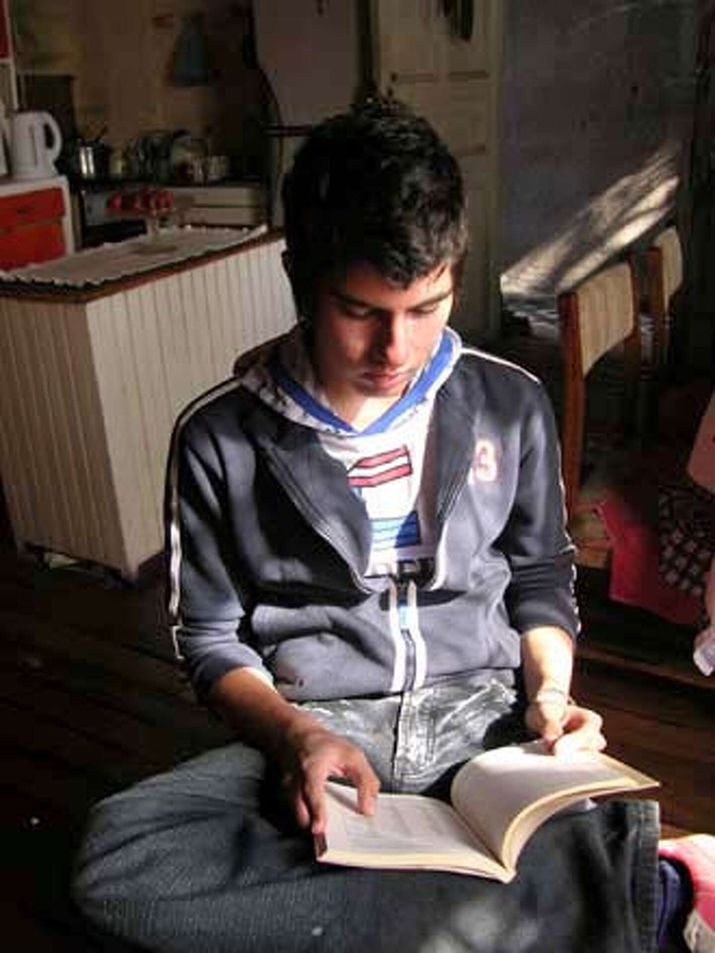 Young Chilean keeps nearly extinct languages alive