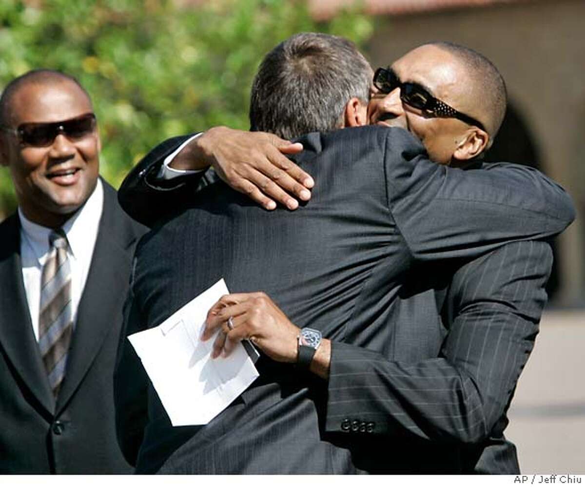 Former San Francisco 49ers Roger Craig, right, hugs Dwight Clark, center, before attending a memorial service for their former coach Bill Walsh at the Memorial Church at Stanford, Calif., Thursday, Aug. 9, 2007. At left is former 49er Mike Wilson. (AP Photo/Jeff Chiu) EFE OUT