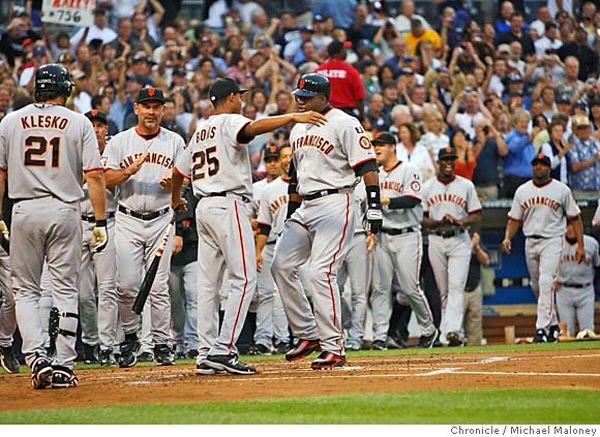 SIDE BY SIDE WITH AARON / Bonds' historic home run, dogged by