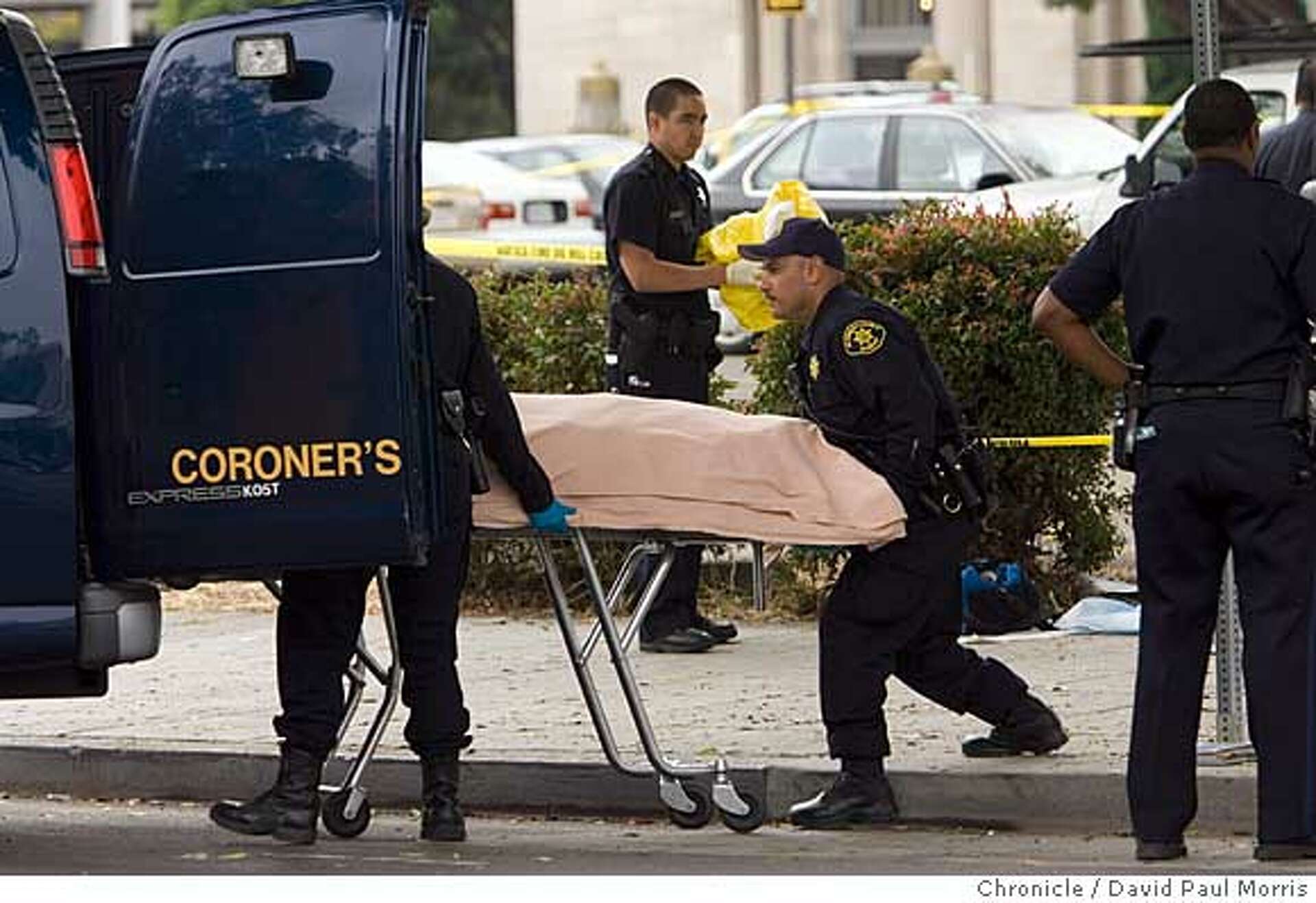 Hit man kills newspaper editor on Oakland street