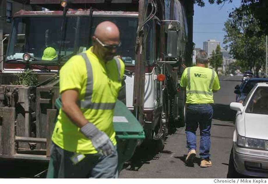 OAKLAND / Garbage drivers' safety record at heart of lockout impasse - SFGate