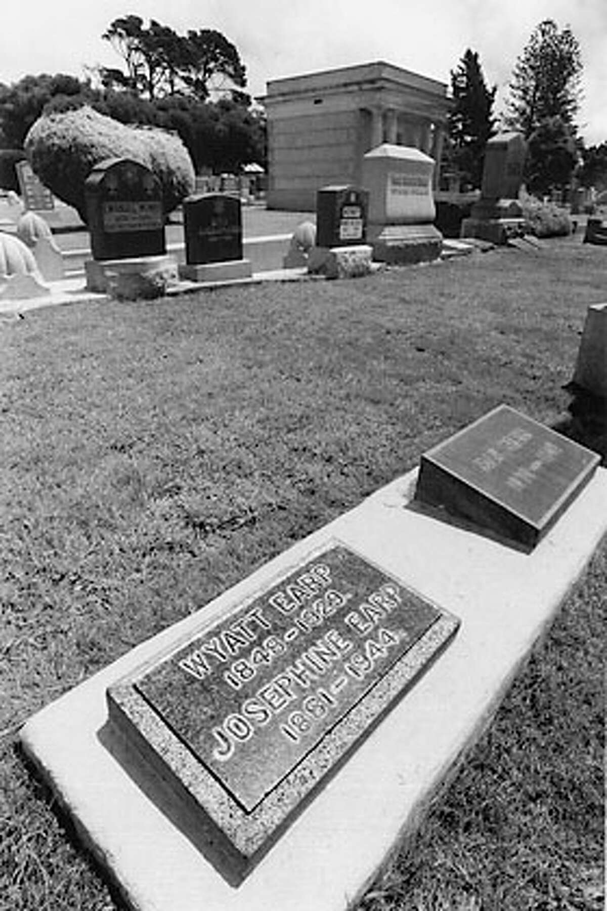 Wyatt Earp's tombstone stolen