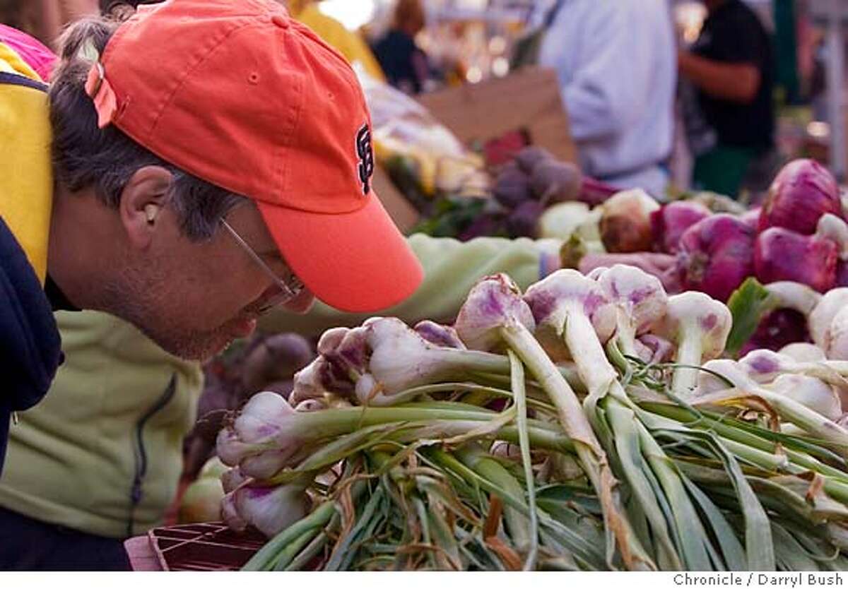 Scenes from the market / Farmers feed appetites for local products as