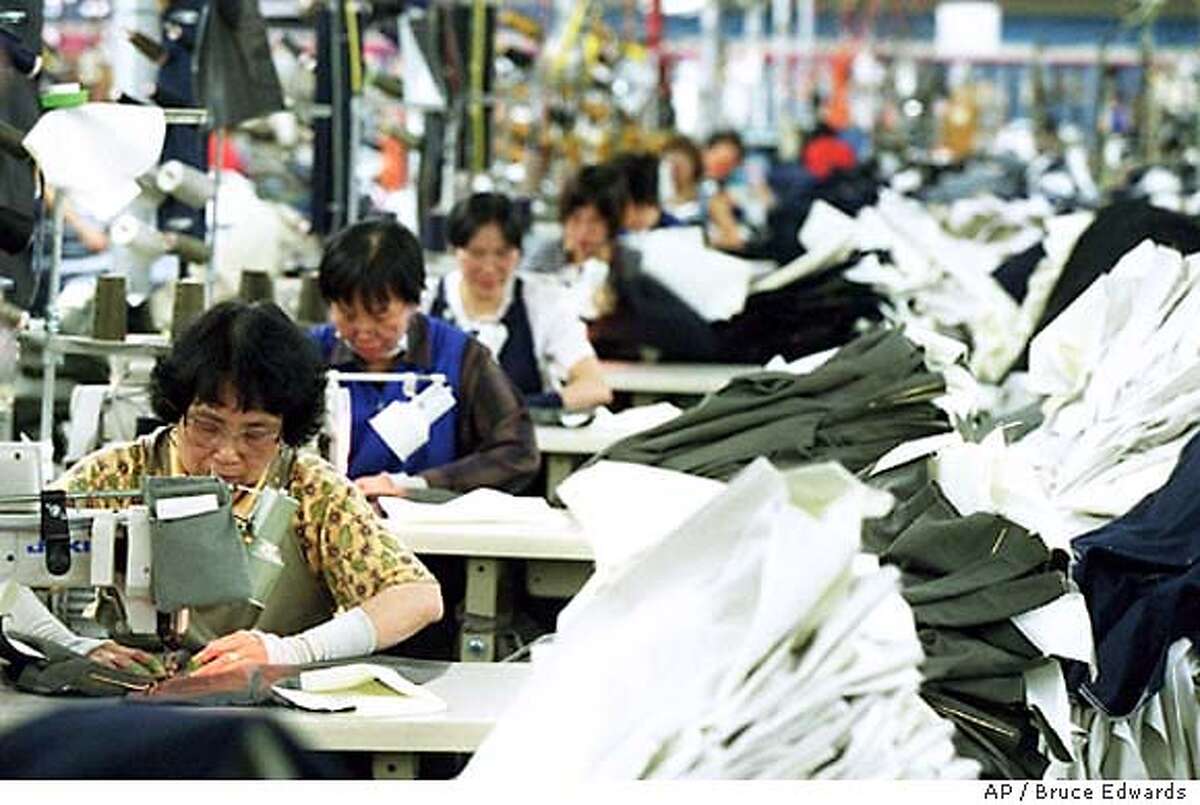Levi's to close last U.S. plants / Struggling jeansmaker to cut 1,980 more