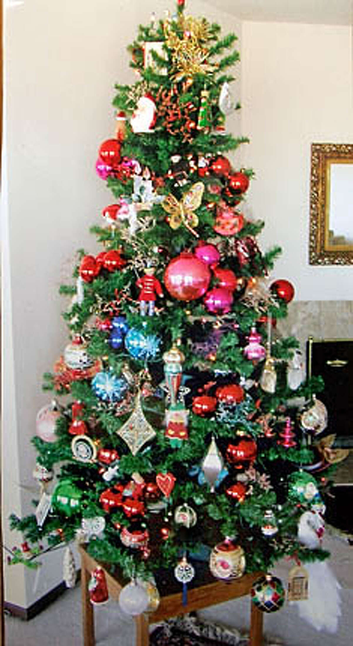 Readers share their Christmas trees / Living and fake, artful and
