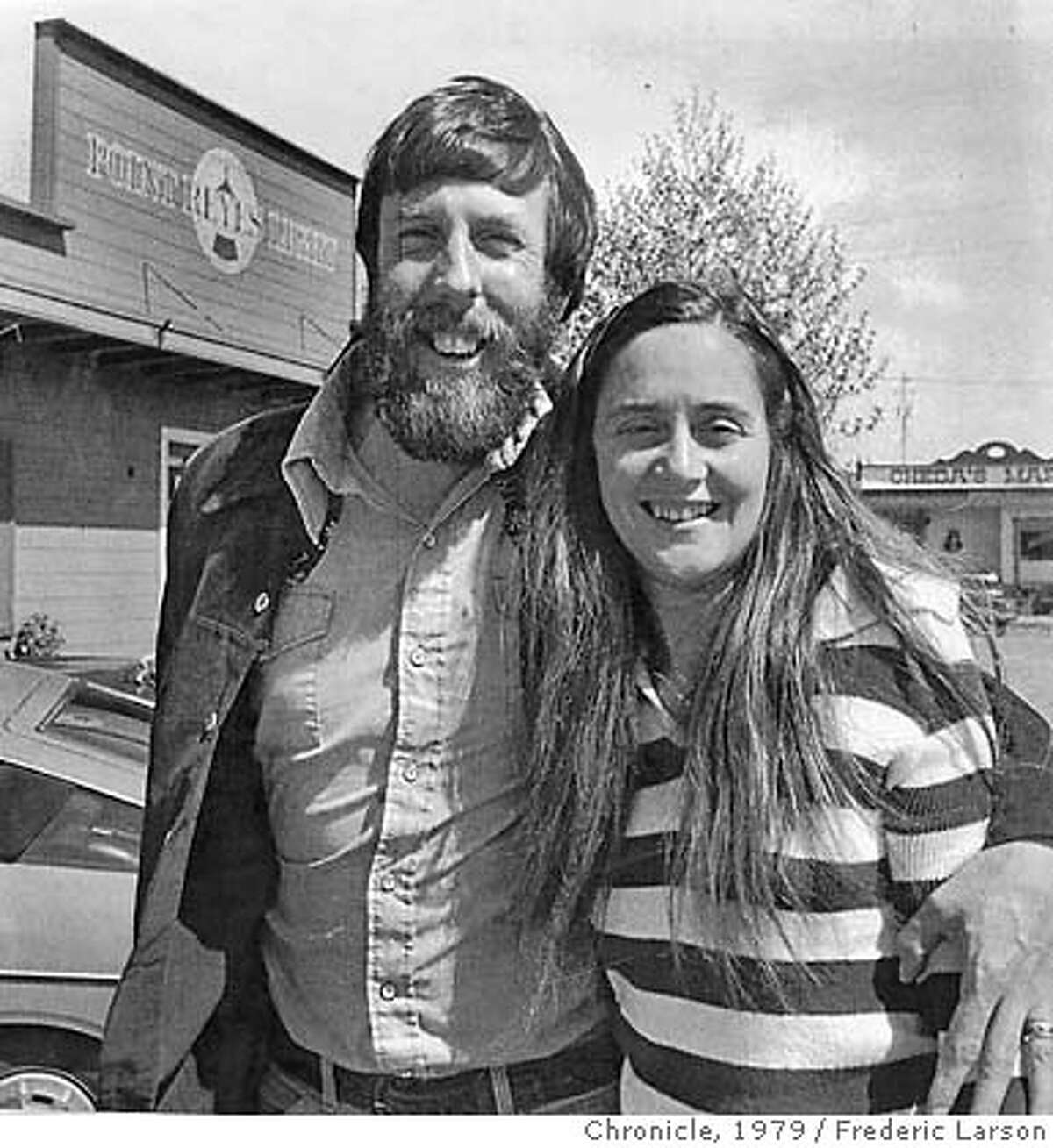 DAVID AND CATHERINE MITCHELL OF THE POINT REYES LIGHT PHOTO BY FRED LARSON, UPI, 1979