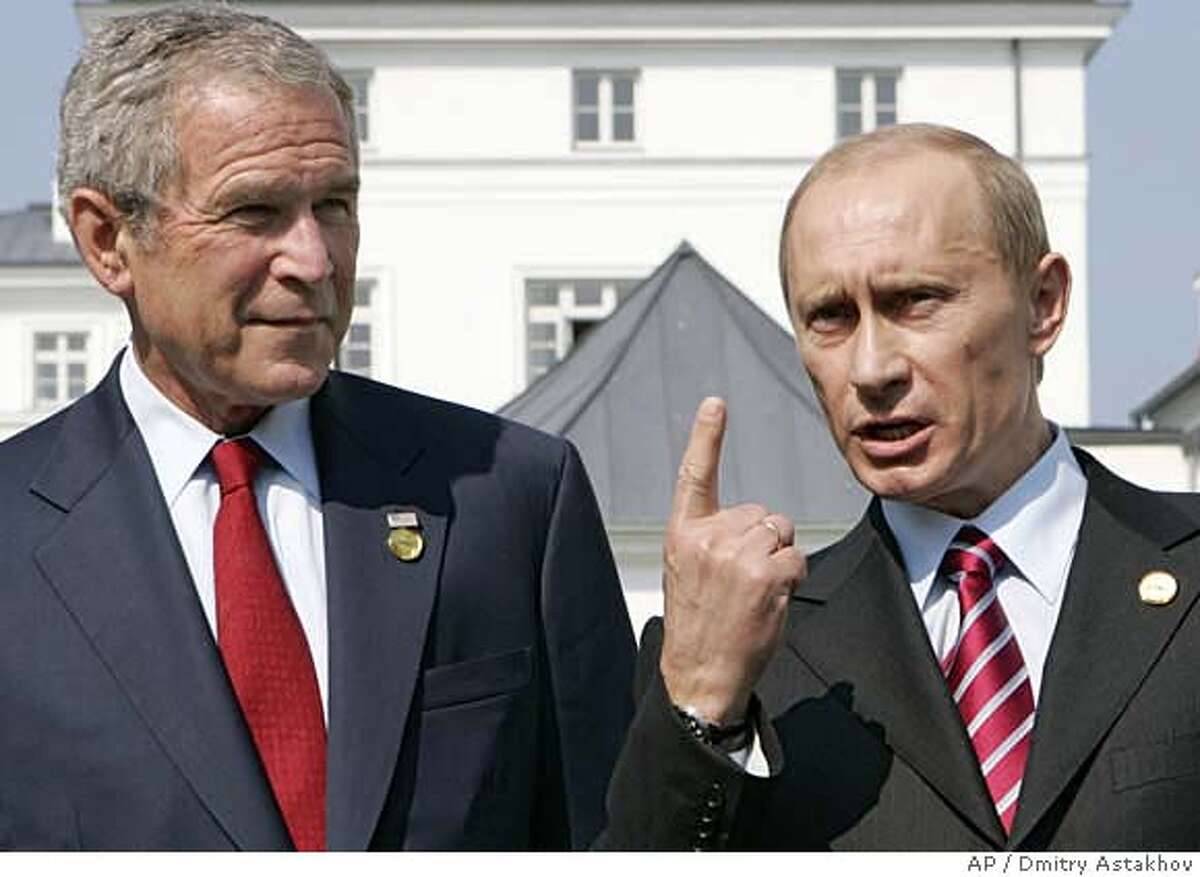 Одна и та же обложка с Бушем и Путиным
