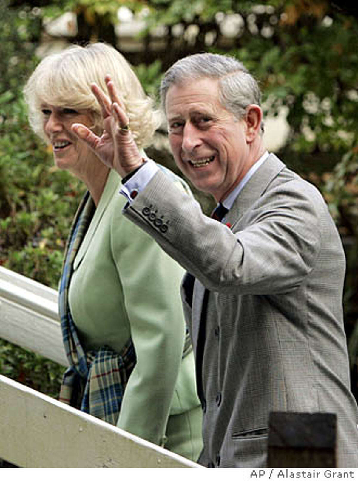 Inverness churchgoers find Charles, Camilla just plain folks / Prince ...