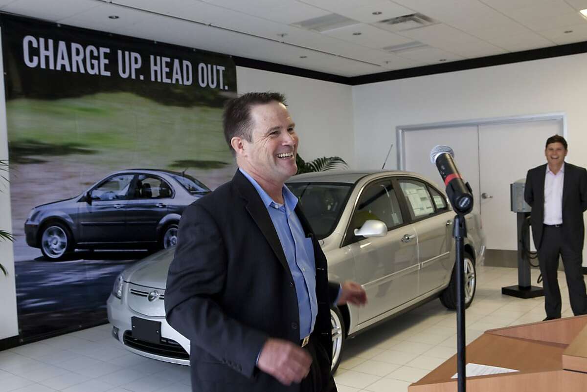 GM, Tesla fight politicization of electric cars