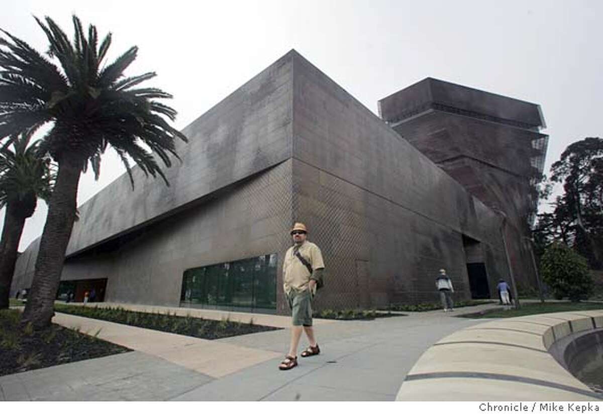 deyoung125_mk.JPG Ted Woodward, of San Francisco, walks past the new De Young museum. "I'm going to give it couple of years," said Woodward, "It reminds me of a Marriott or something." Golden Gate park is filled with excited city dwellers who are ready for the new De Young museum to open at noon Saturday. date} Mike Kepka / The Chronicle MANDATORY CREDIT FOR PHOTOG AND SF CHRONICLE/ -MAGS OUT