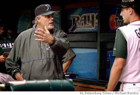 Lou Piniella dyes his hair for the team twisp_2003_0707_02…