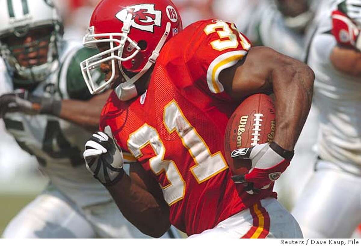 Running back Priest Holmes of the Kansas City Chiefs carries the