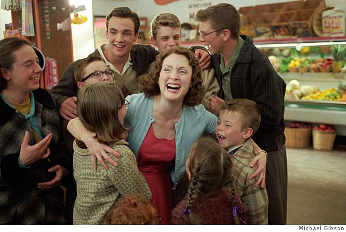 PW04 Evelyn Ryan (JULIANNE MOORE) hugs her daughter, Tuff (JORDAN TODOSEY), and her son, Mike (RYAN PRICE), as the rest of the family join them in congratulating her: clockwise Lea Anne (MONT� GAGN�), Bruce (JAKE SCOTT), Dick (ROBERT CLARK), Rog (ERIK KNUDSEN), Bub (MICHAEL SEATER), Barb (SHAE NORRIS) and Betsy (ABIGAIL FALLE) in DreamWorks Pictures� PRIZE WINNER OF DEFIANCE, OHIO. Photo(s):Michael Gibson