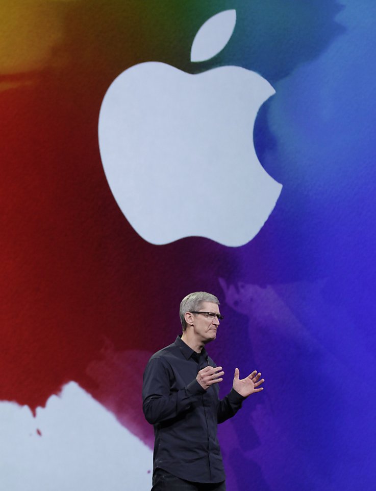 Apple to offer quarterly dividend, buy back shares