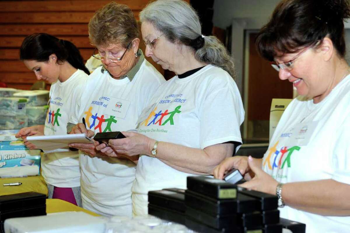 Free dental clinic gets ready in Danbury