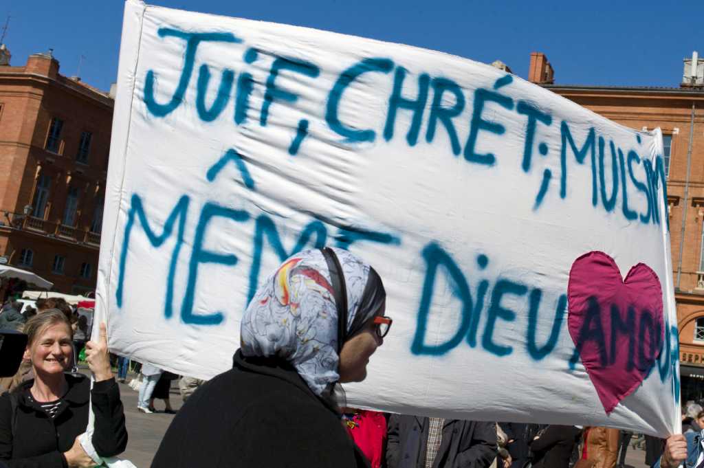 общение во франции. революция во франции 18 век. французский десятилетие. франция люди. флаг франции.