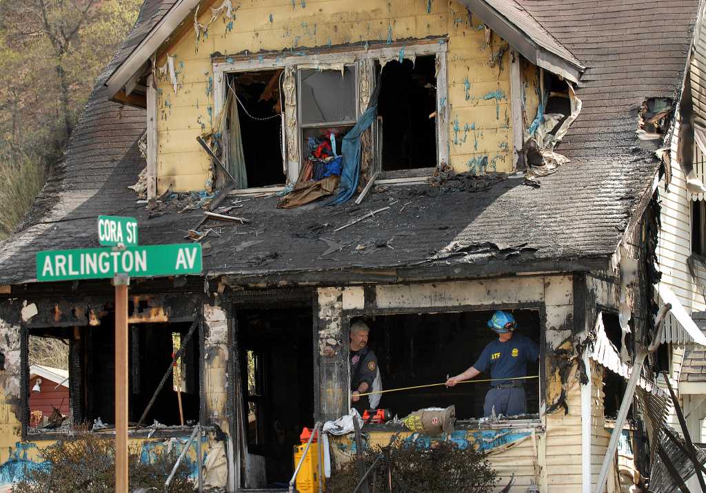 6 kids, 2 adults killed in W.Va. house fire