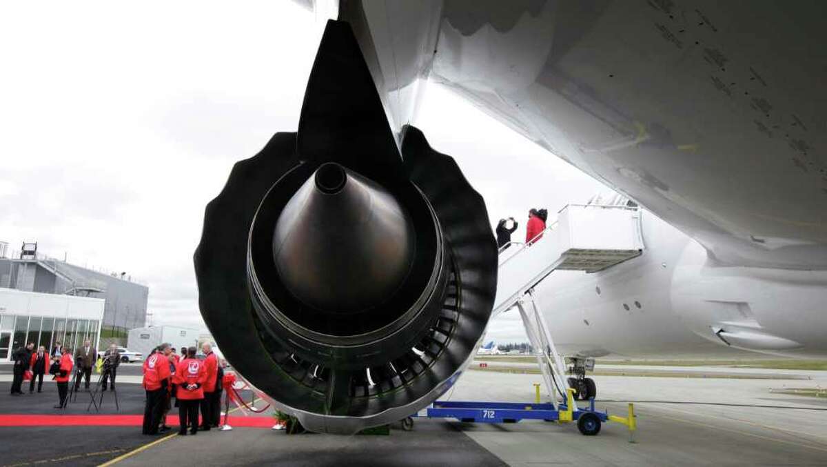 Boeing delivers first 787 with GE engines, first to JAL