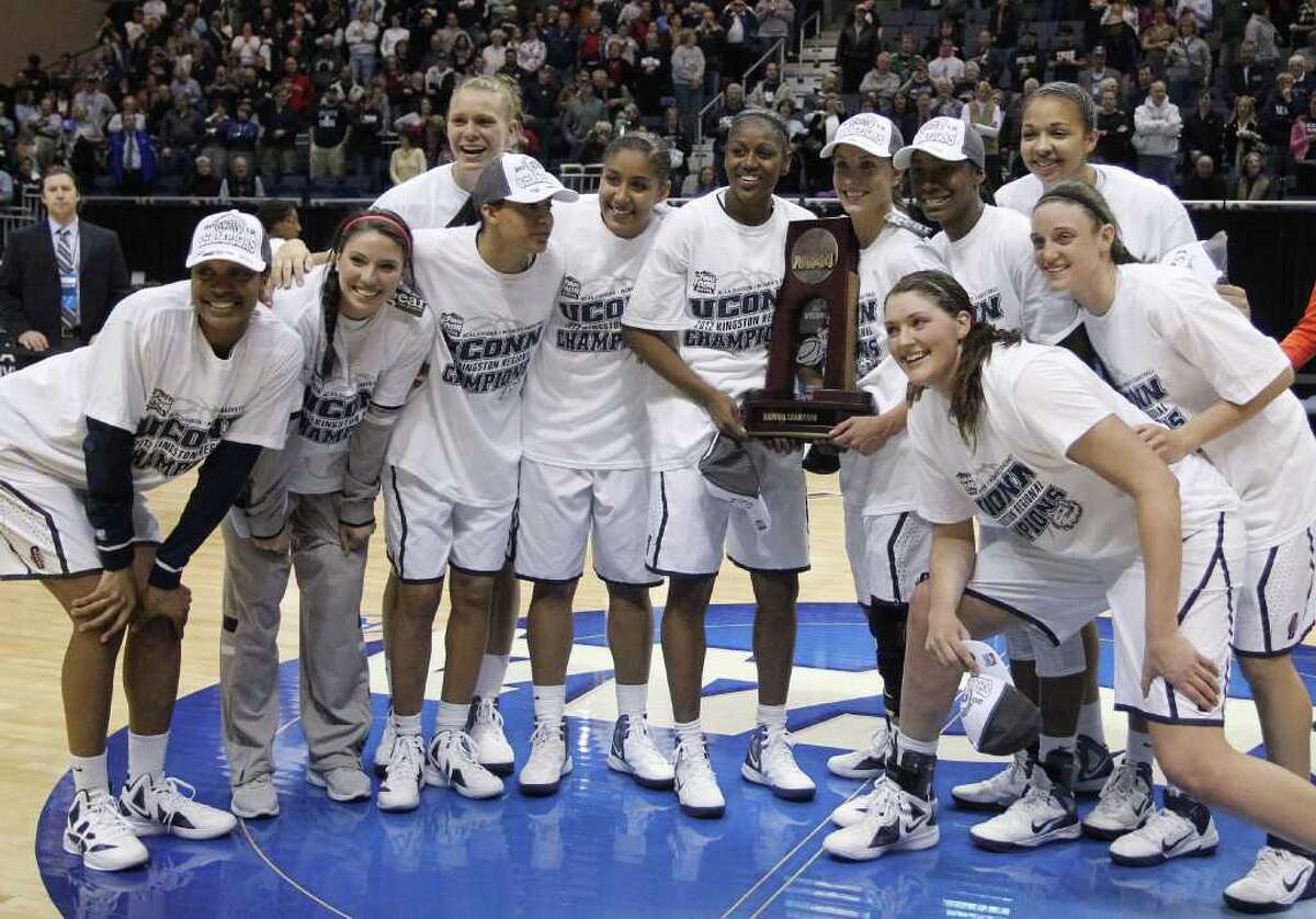 UConn women advance to another Final Four