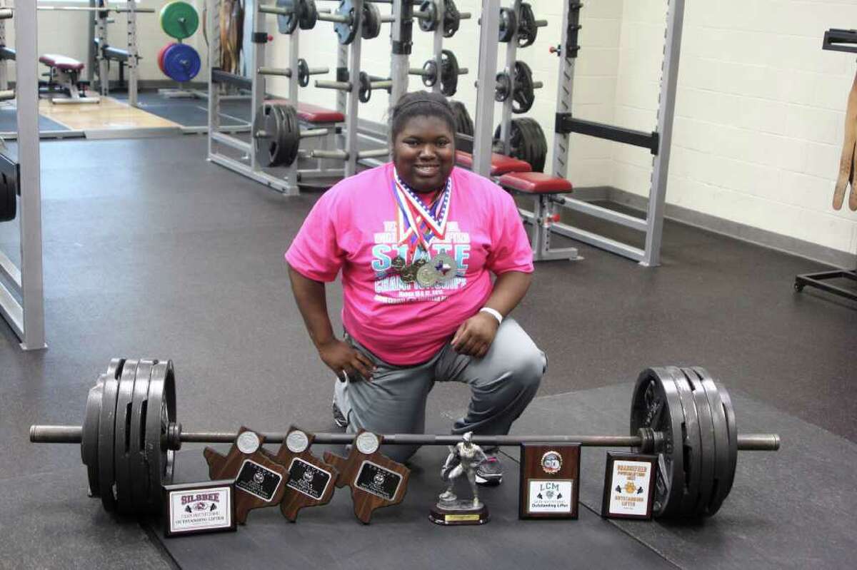 Silva smashes state record with 800-pound squat at Texas