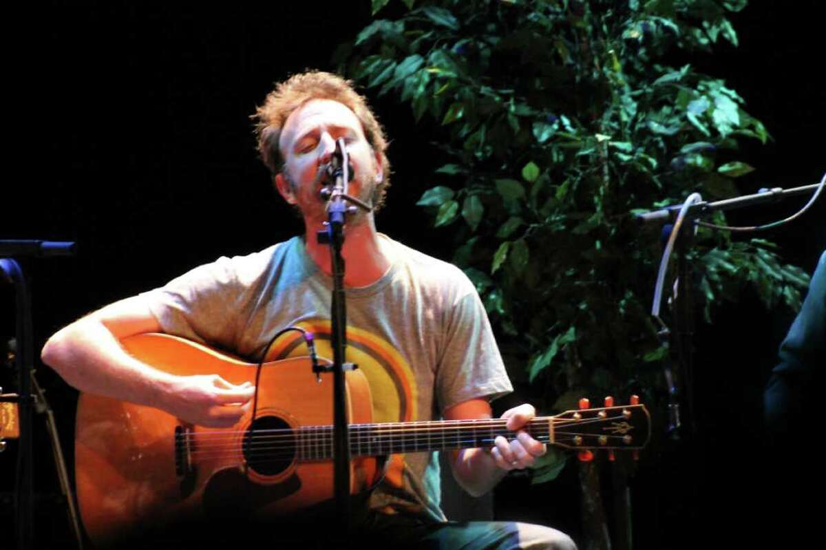 Relaxed Guster goes acoustic at The Egg