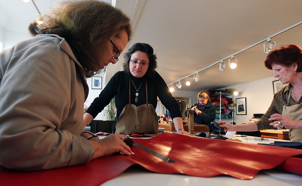 Béatrice Amblard teaches leatherworking classes