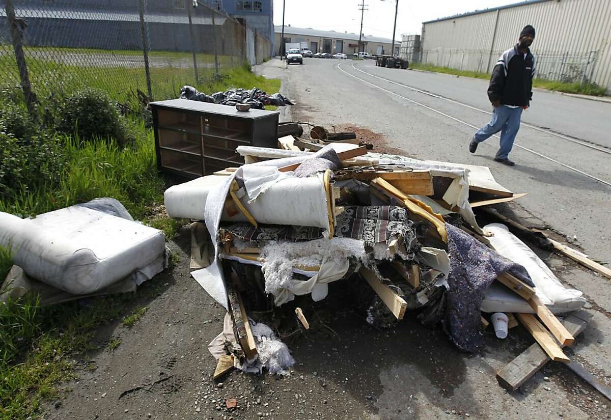 Oakland's plan to hire local trash hauler could get messy