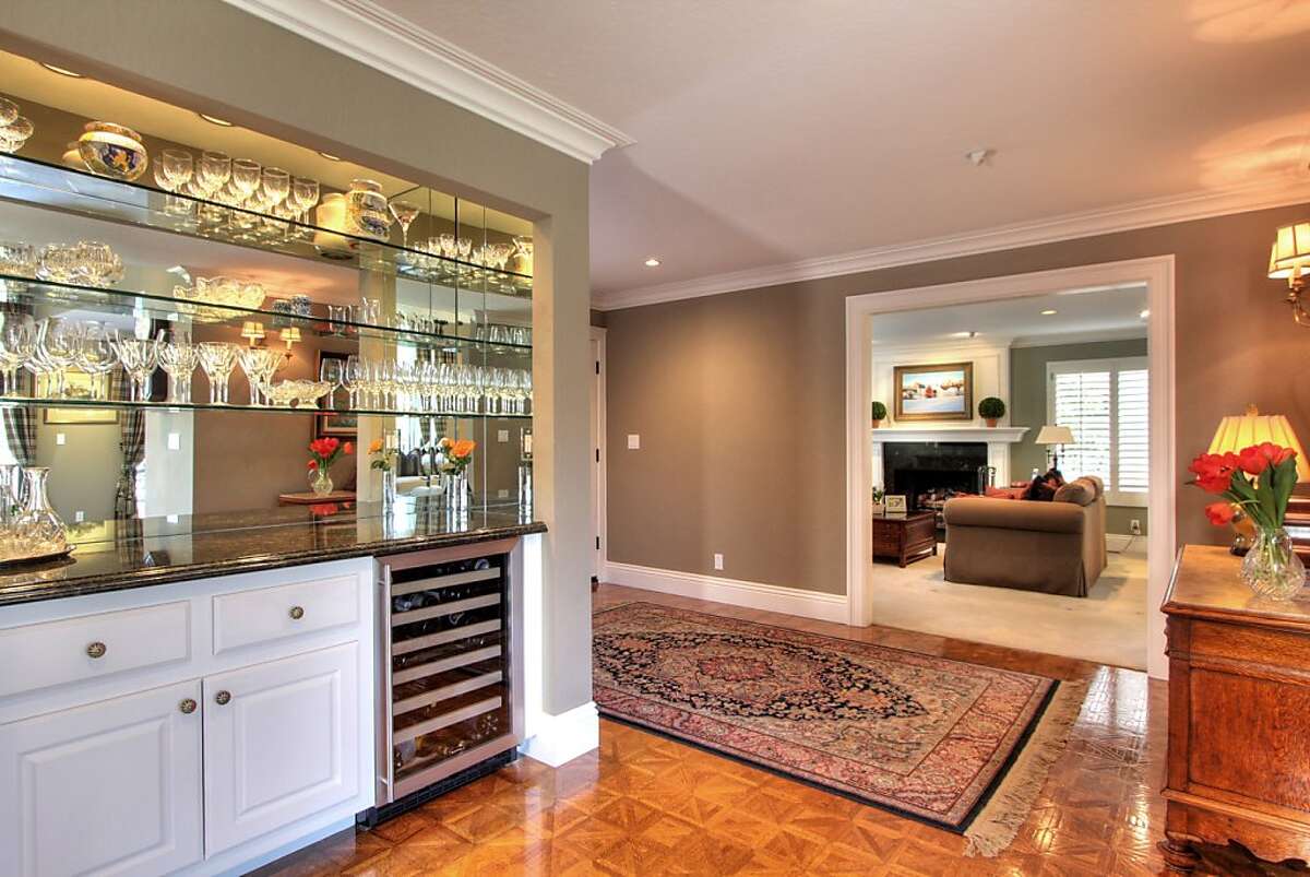 4bedroom Moraga Country Club home offers unobstructed views from tee to green