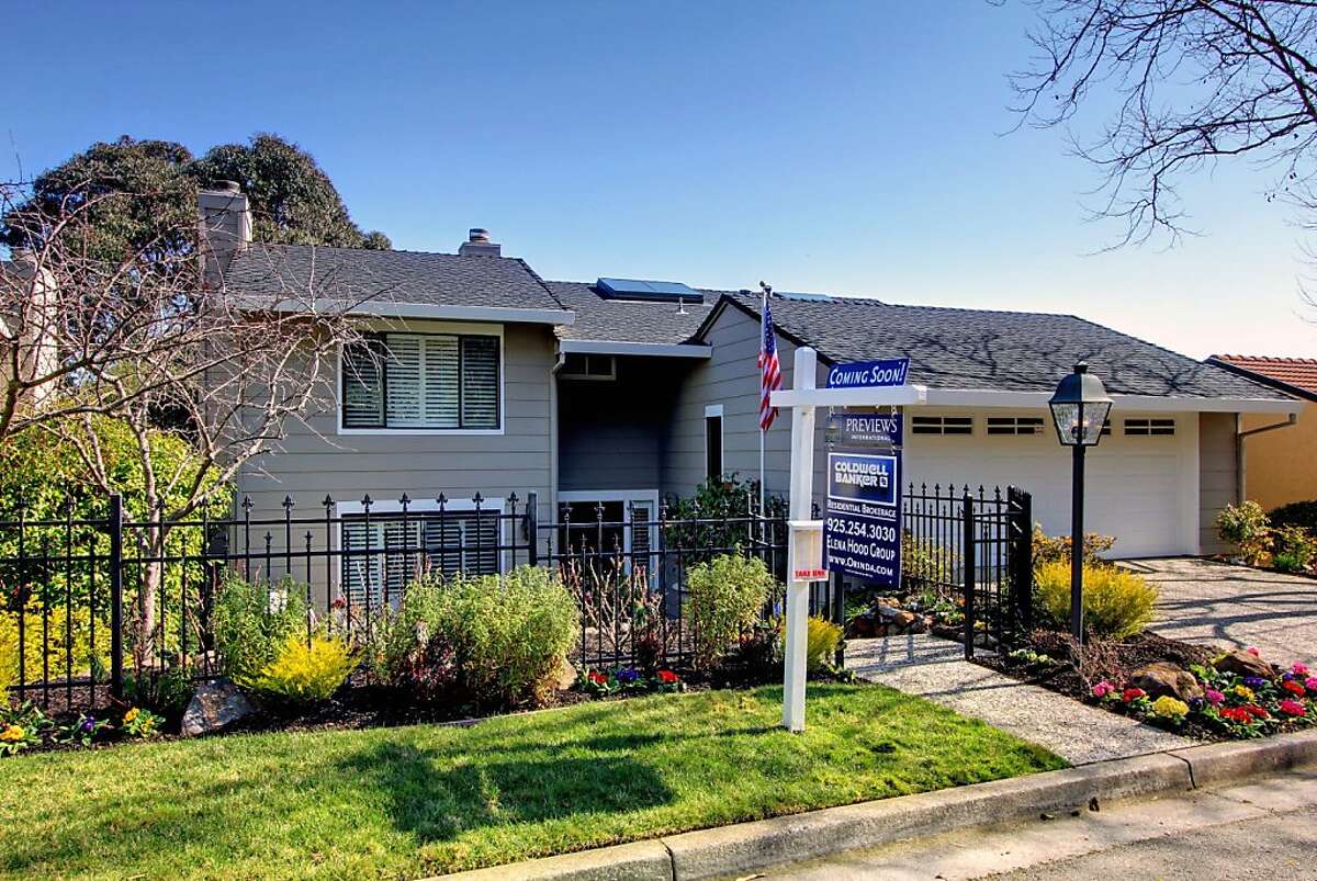 4bedroom Moraga Country Club home offers unobstructed views from tee