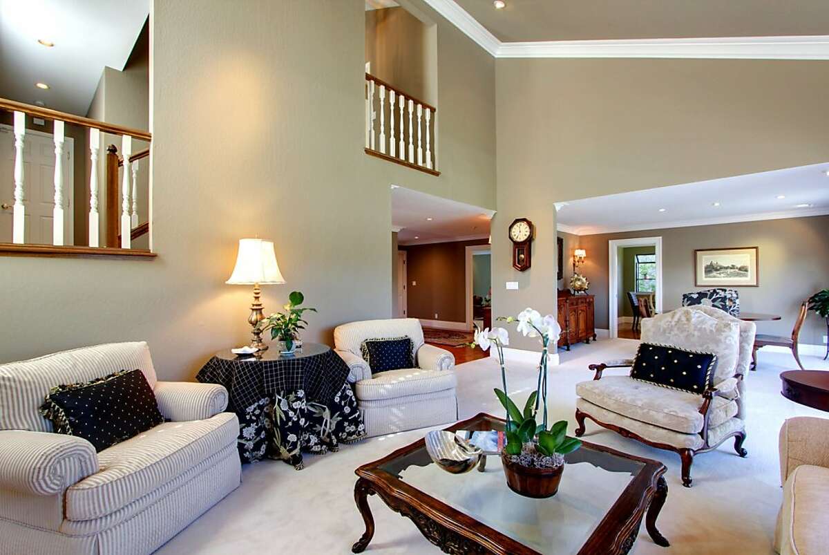 4bedroom Moraga Country Club home offers unobstructed views from tee