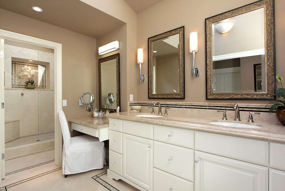 4bedroom Moraga Country Club home offers unobstructed views from tee