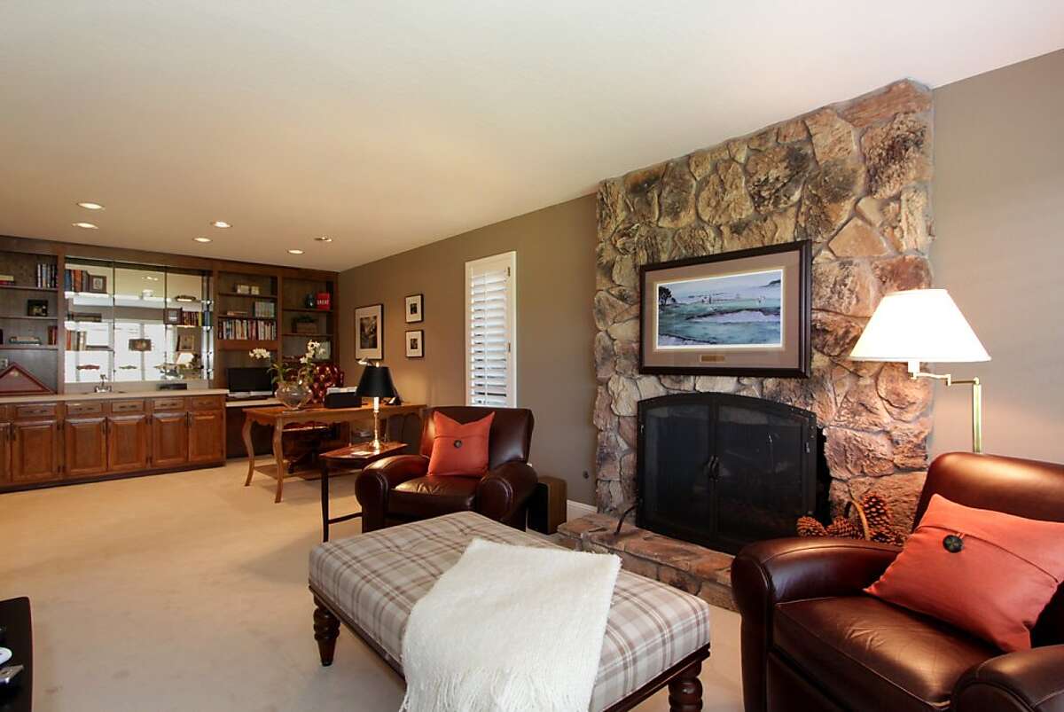 4bedroom Moraga Country Club home offers unobstructed views from tee