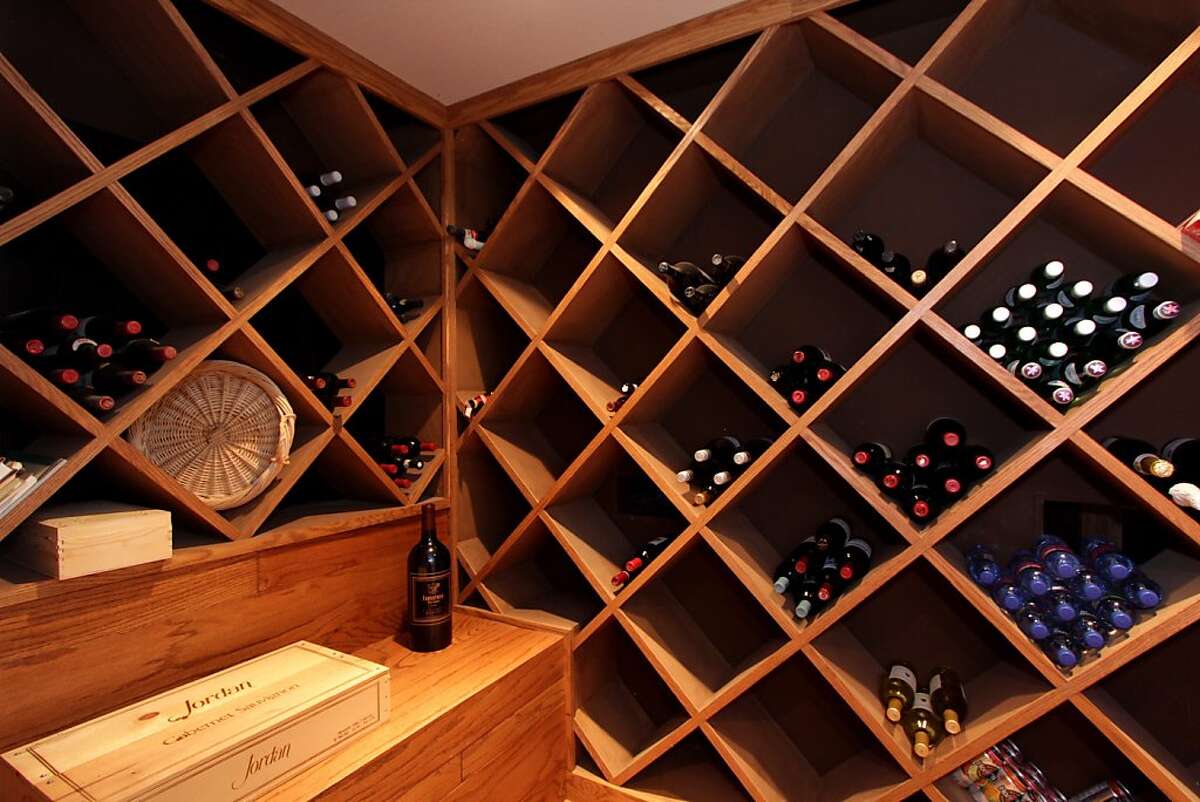 4bedroom Moraga Country Club home offers unobstructed views from tee