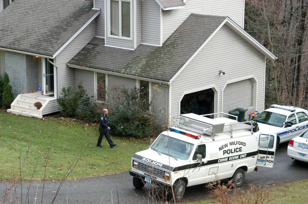 New Milford man charged with stabbing wife